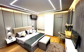 Queens Suite Hotel