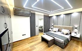 Queens Suite Hotel